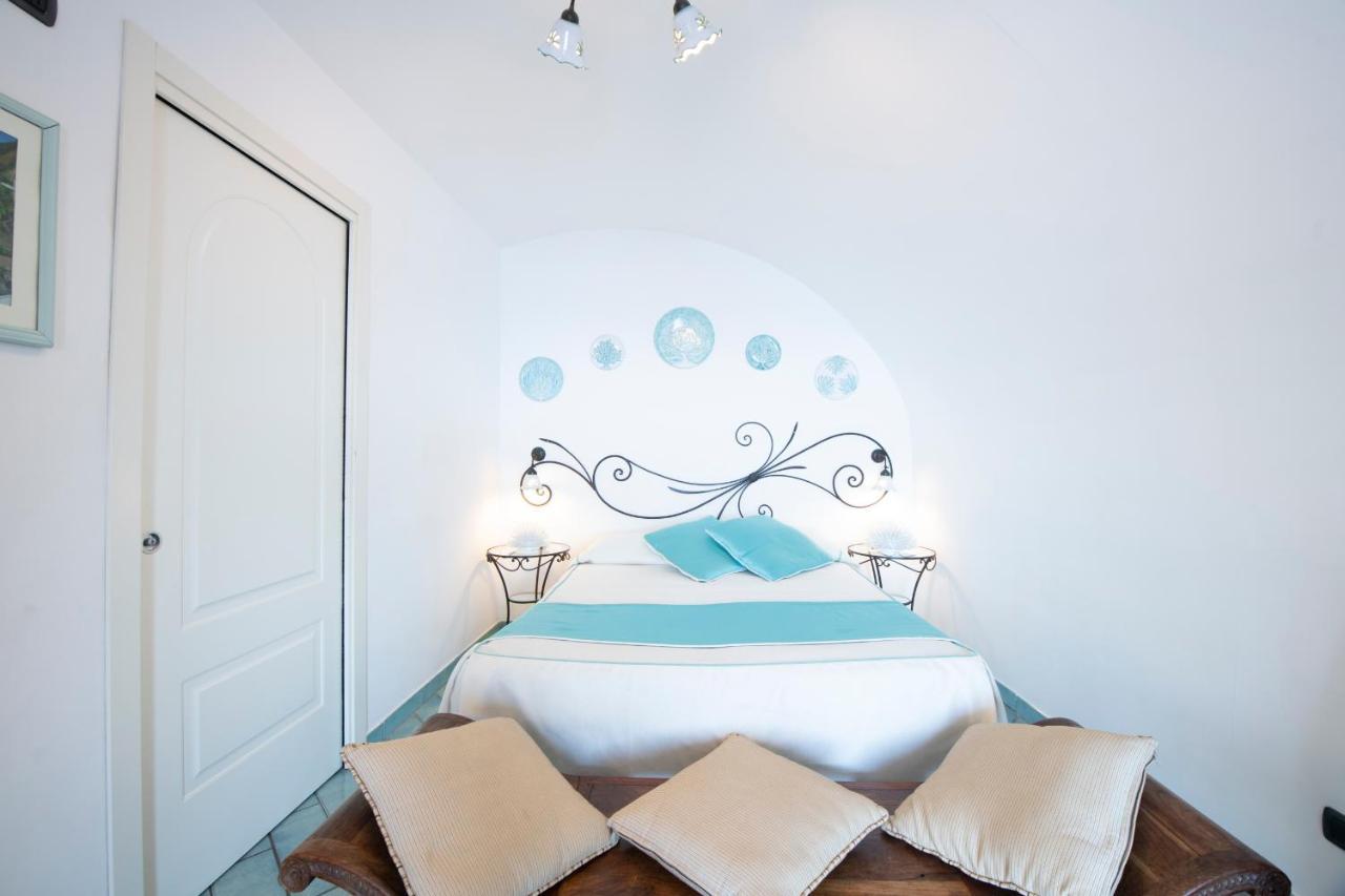 Hotel La Ninfa Амалфи Екстериор снимка