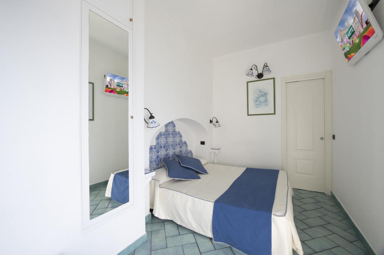 Hotel La Ninfa Амалфи Екстериор снимка