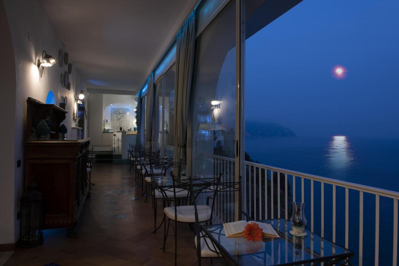 Hotel La Ninfa Амалфи Екстериор снимка